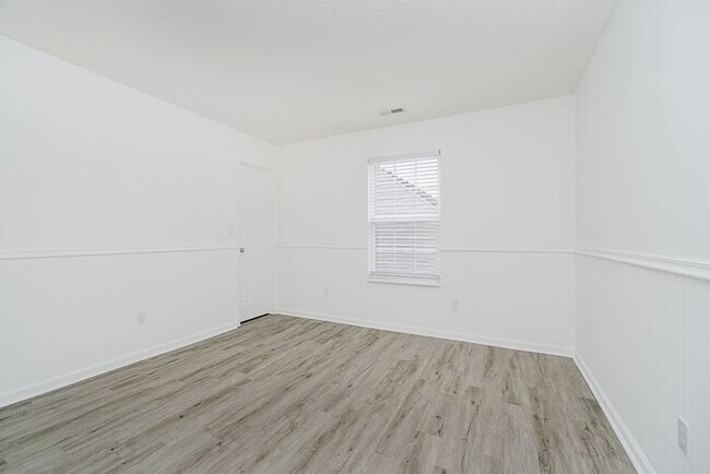 Building Photo - 6563 Enclave Blvd