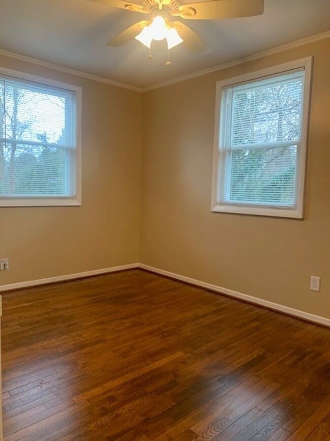 Building Photo - 2 Bedroom 1 Bath Townhome in Sunset Hills