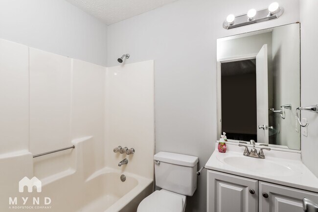Building Photo - 65 Mountain View Cir