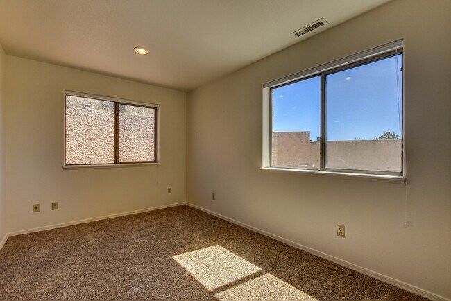 Building Photo - Large 3 bedroom 2 bathroom home in Prescott