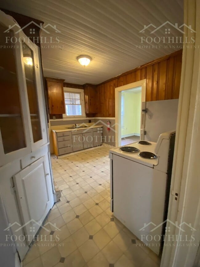 Building Photo - 708 Crescent Dr