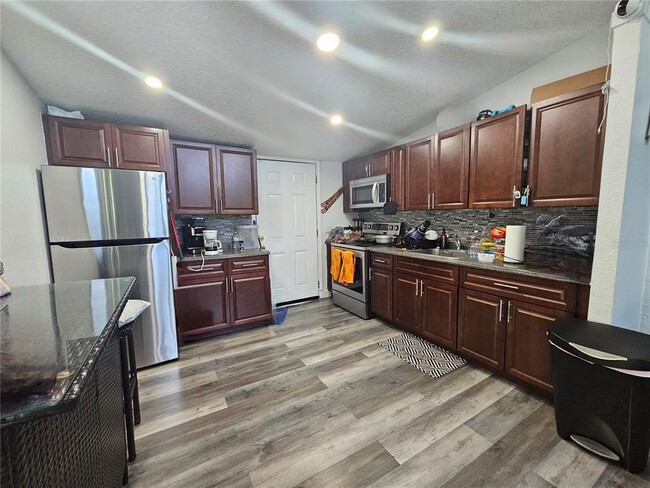 Building Photo - 2955 Sun Pointe Ct