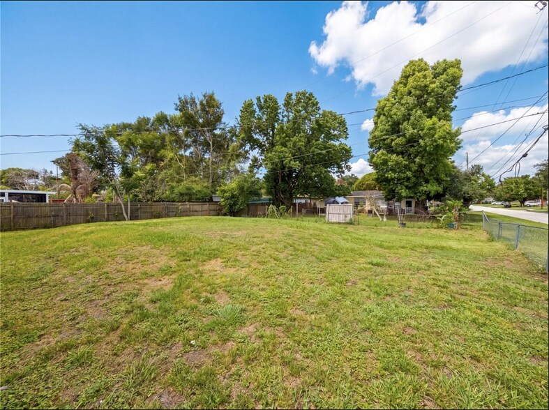 Building Photo - 702 S Solandra Dr