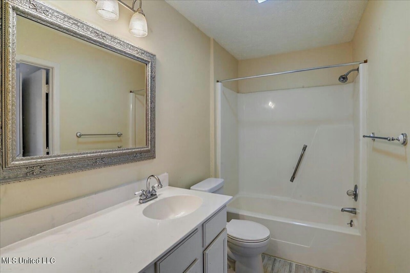 Building Photo - 200 Woodgreen Dr