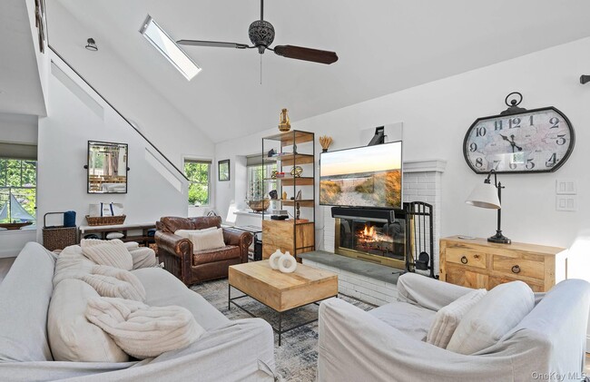 Building Photo - 28 Windermere Dr