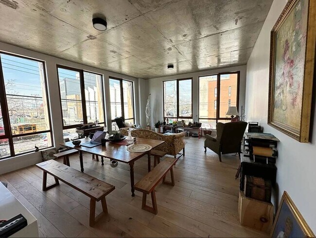 Building Photo - 199 Conover St