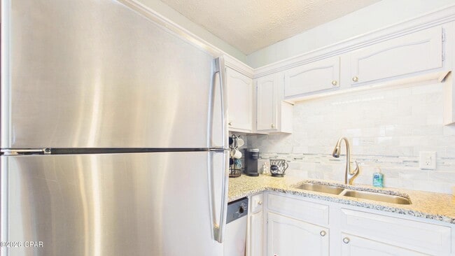 Building Photo - 301 Lullwater Dr