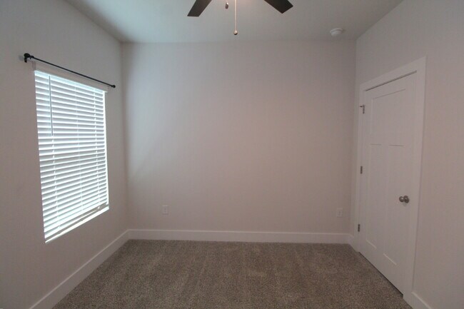 Building Photo - Modern 4BR Home in Reserve at Brookhaven with Quartz Kitchen, Smart Home Features & Open Floor Plan