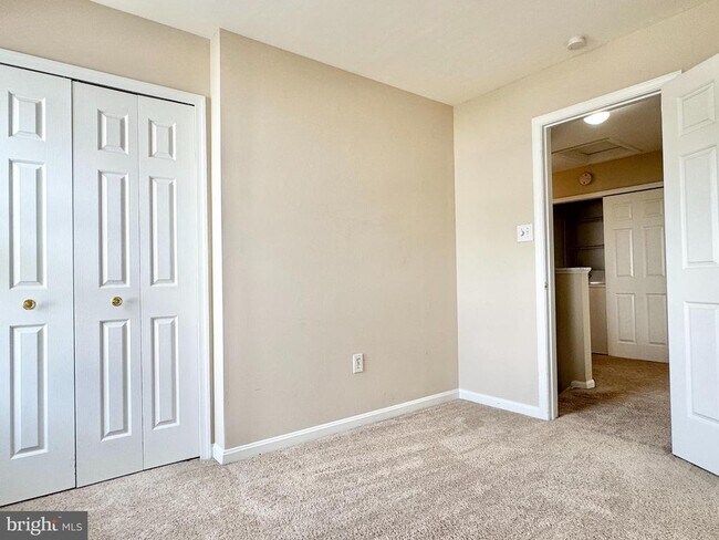 Building Photo - 9 Kimberly Dr