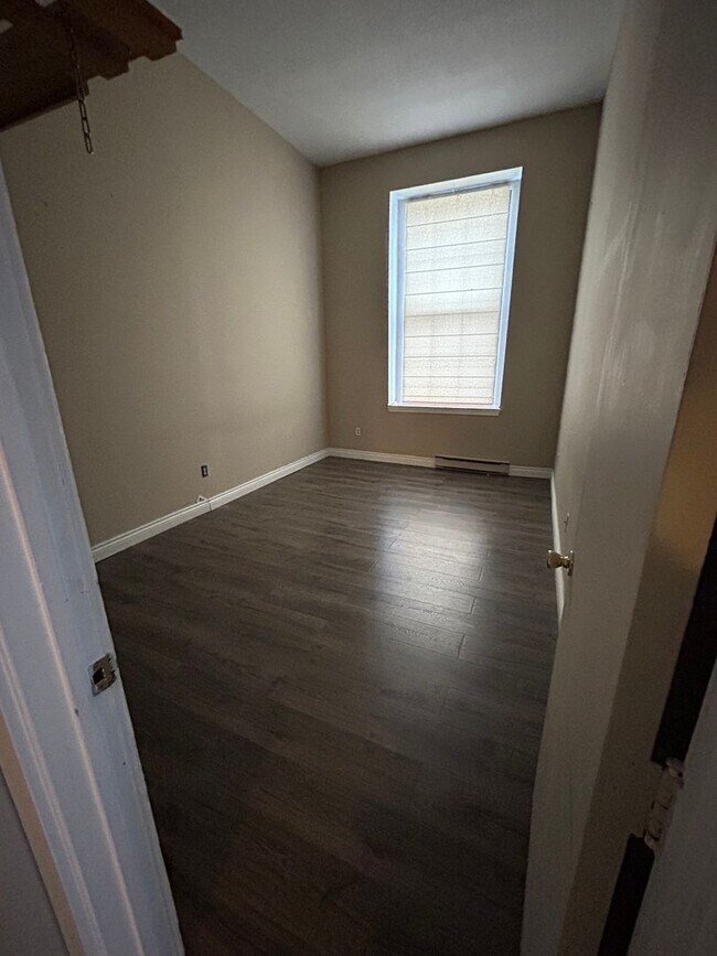 Building Photo - Cozy & Large 2 Bed 1.5 Bath in Lowell!