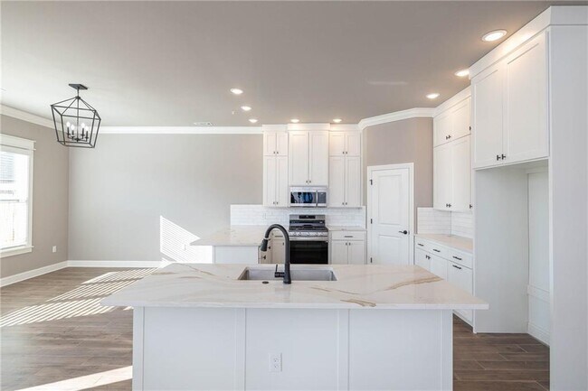 Building Photo - 5653 Poppy Ave