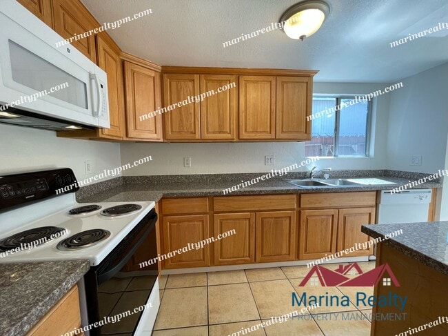Building Photo - 211 Del Luz Ct