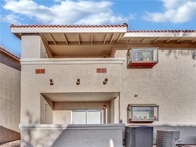 Building Photo - 7300 W Pirates Cove Rd