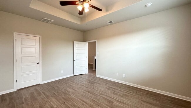 Building Photo - 213-215 Joseph Circle