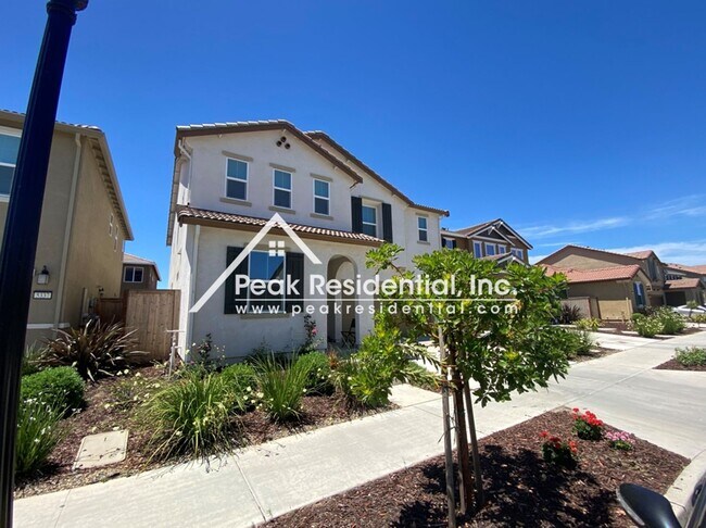 Building Photo - Newer North Natomas 4bd/3ba Home!
