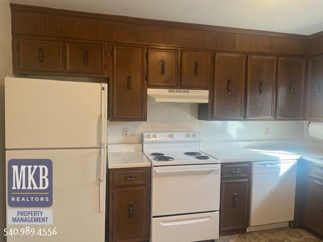 Building Photo - Garden City- 1 Bedroom duplex
