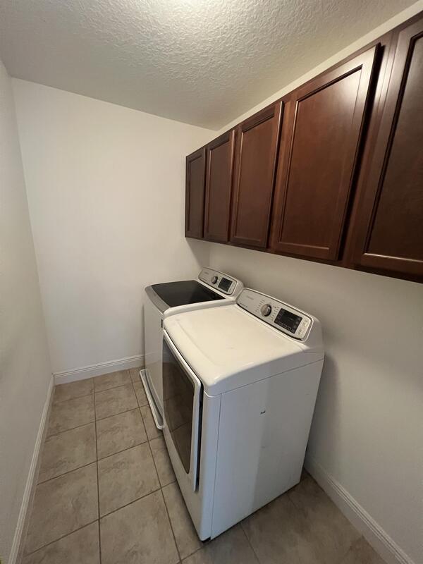 Building Photo - 14036 Lonecreek Ave