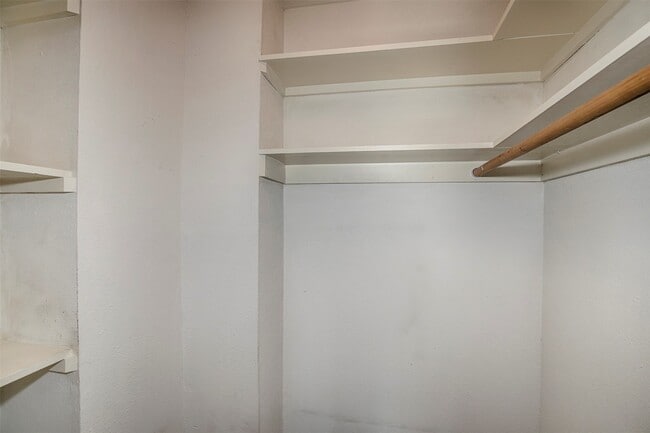 Building Photo - 431 Sunset Dr