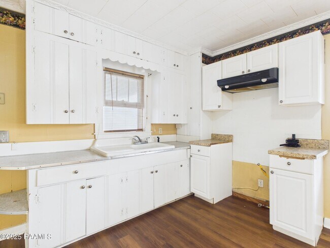 Building Photo - 413 Dorothy St