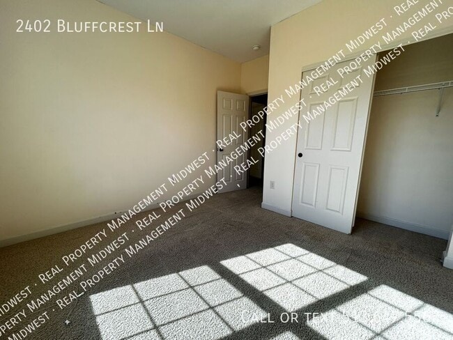 Building Photo - 2402 Bluffcrest Ln
