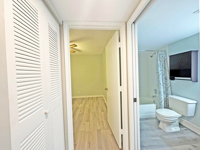 Building Photo - 7281 Amberly Ln