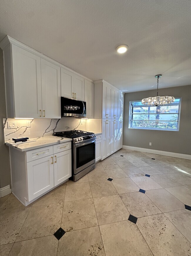 Building Photo - 2123 Deland Ct