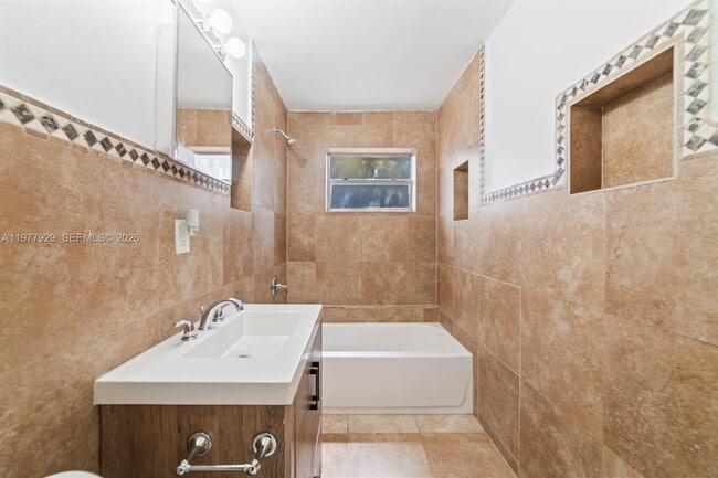 Building Photo - 16170 NE 18th Pl