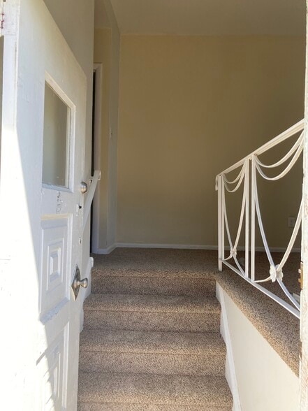 Entry - 1801 Beyer Ave