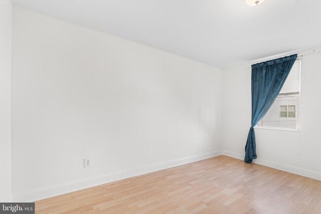 Building Photo - 2734 Edgemont St
