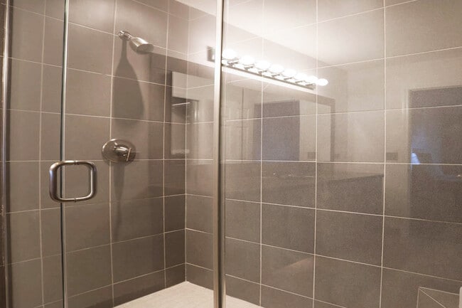 Building Photo - 966 N Auburn Woods Dr