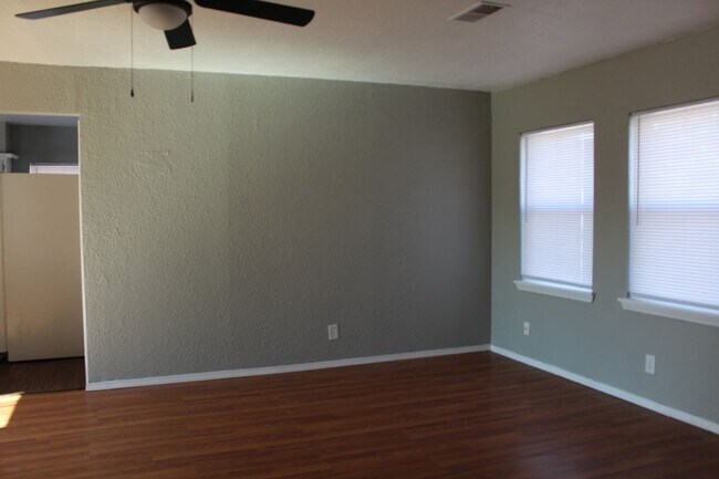Building Photo - All Freshly Done!