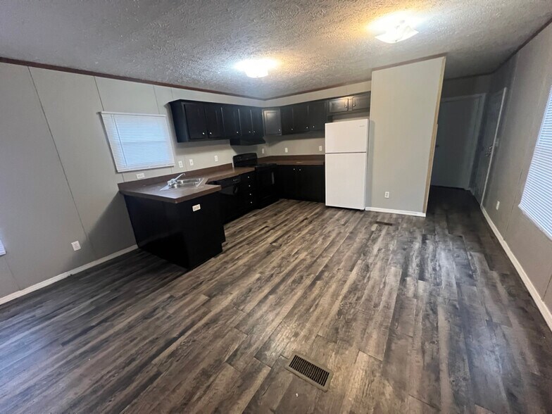 Building Photo - 58 Locust St