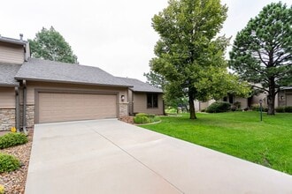 Building Photo - Charming home with Golf Course Views!!!