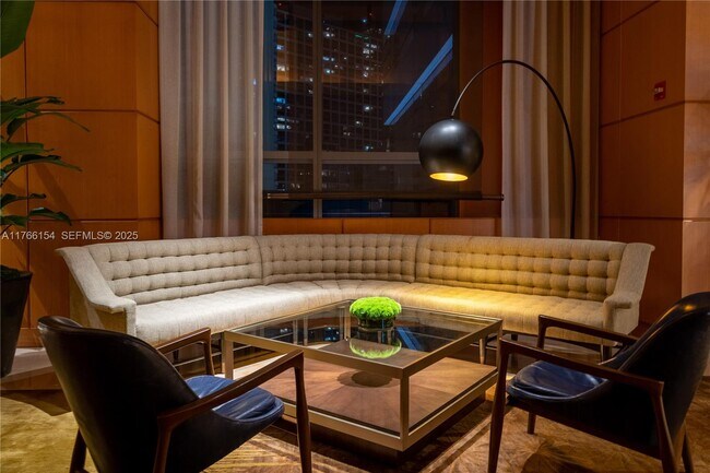 Building Photo - 1435 Brickell Ave