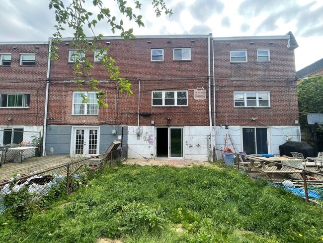Building Photo - 3343 Fairdale Rd