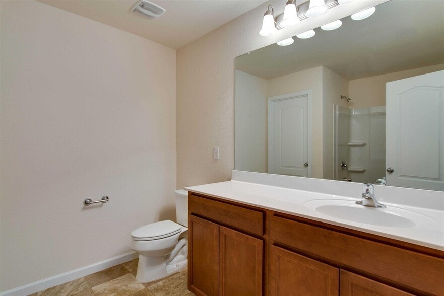 Master bath - 3414 Drysdale Dr