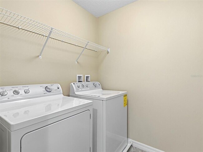 Building Photo - 2499 Calvano Dr