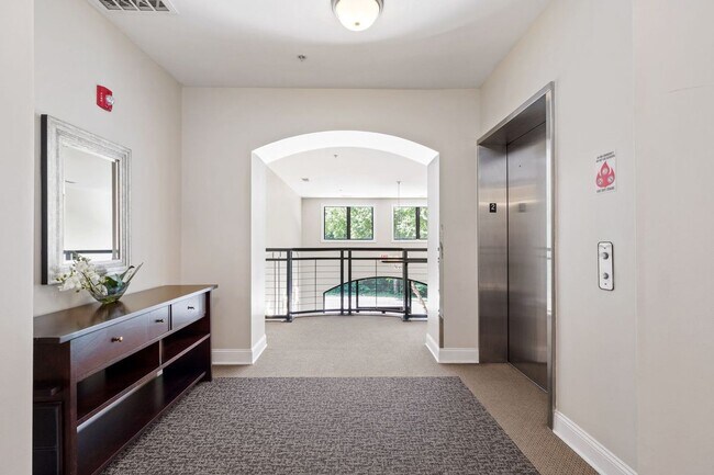 Building Photo - AVAILABLE NOW! $200 off 1st month's rent!! Gorgeous 1 bedroom, 1 bath condo in The Landing at Sou...