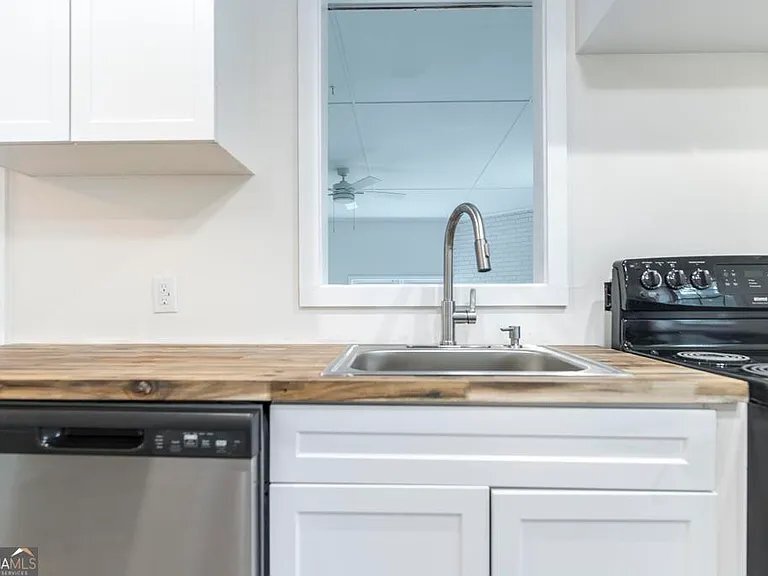 Building Photo - 201 Sherman St