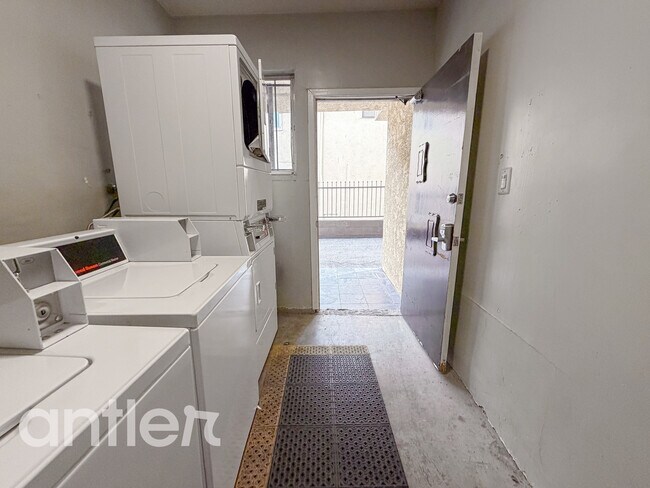 Building Photo - 14270 Dickens St