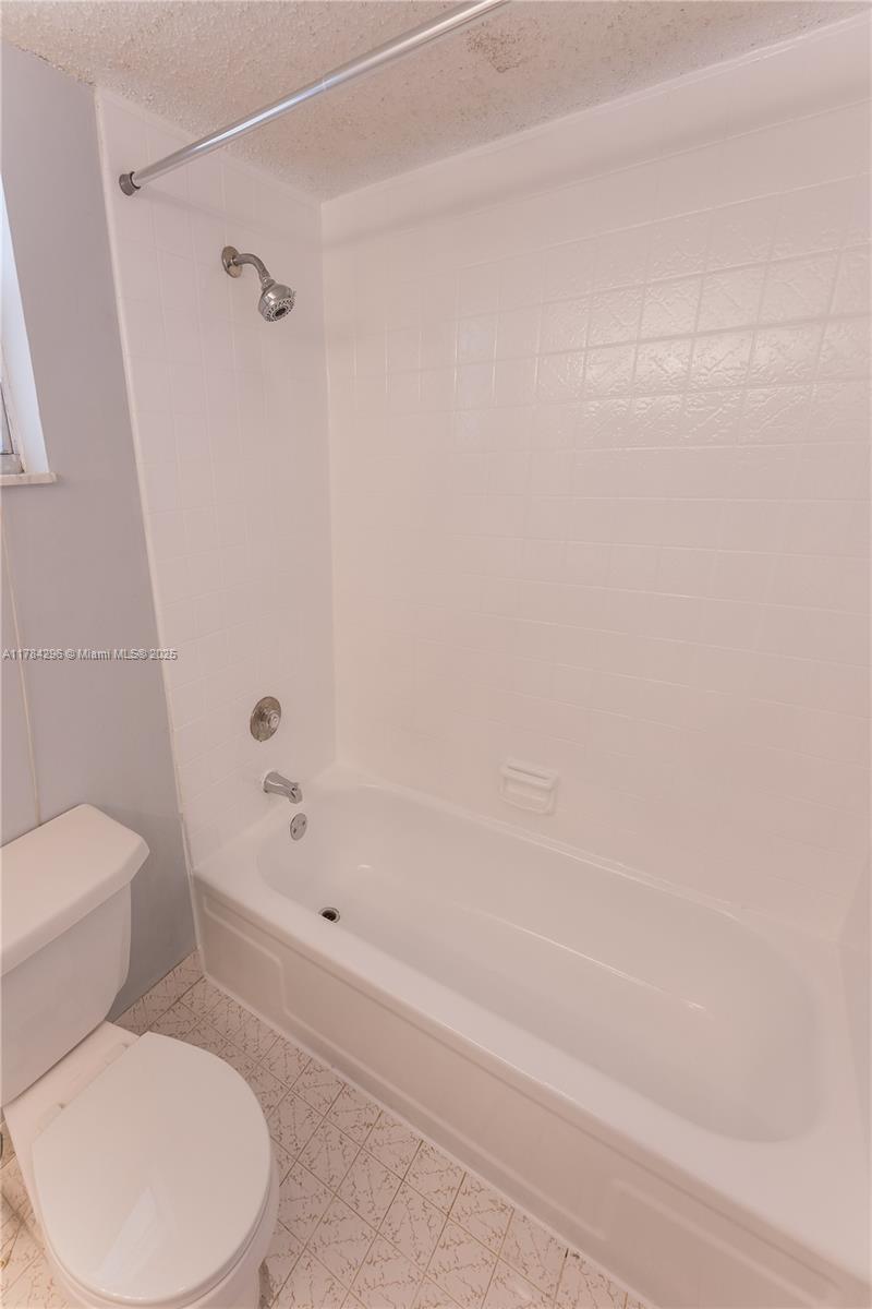Building Photo - 410 NW 68th Ave