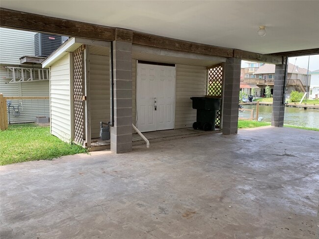 Building Photo - 585 Warsaw Dr