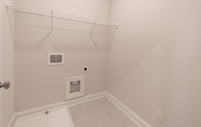 Building Photo - Immaculate, new 3BR/3.5BA townhome in The Maxwell community in Alpharetta GA.