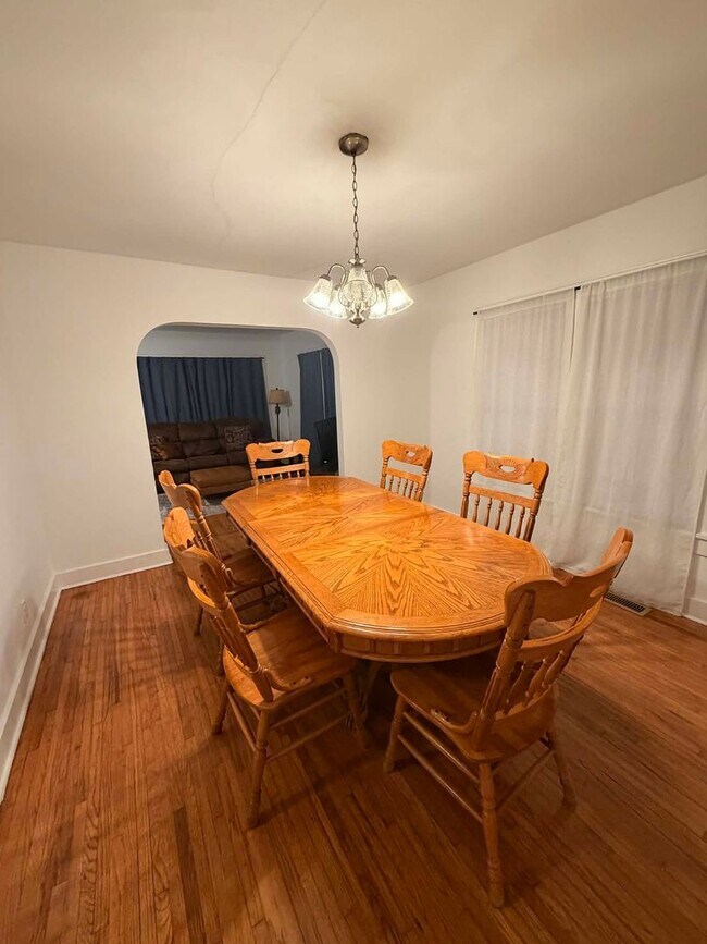 Building Photo - COMING SOON: 2 Bedroom Fully Furnished Short-Term Rental – Joplin, MO