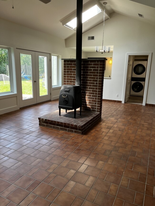 Building Photo - 1829 Eden Ln