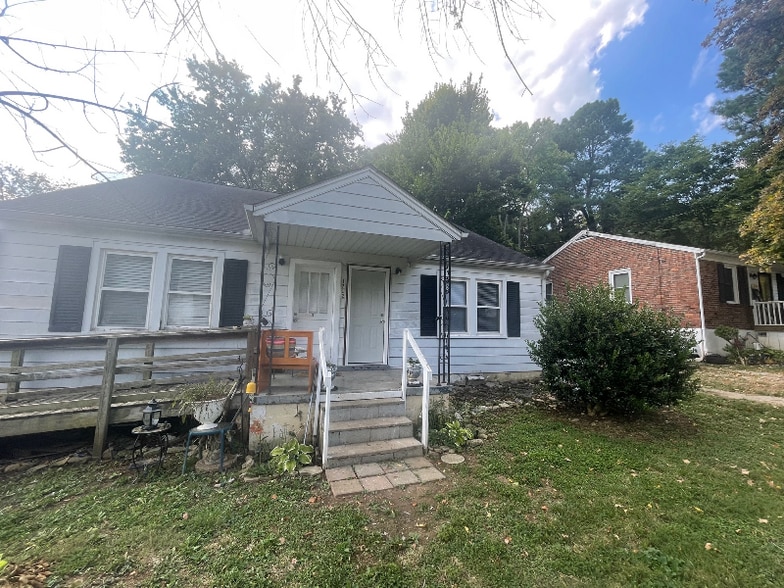 Building Photo - 1712 Hillview Dr