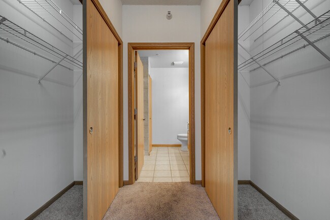 Building Photo - 515 Main St