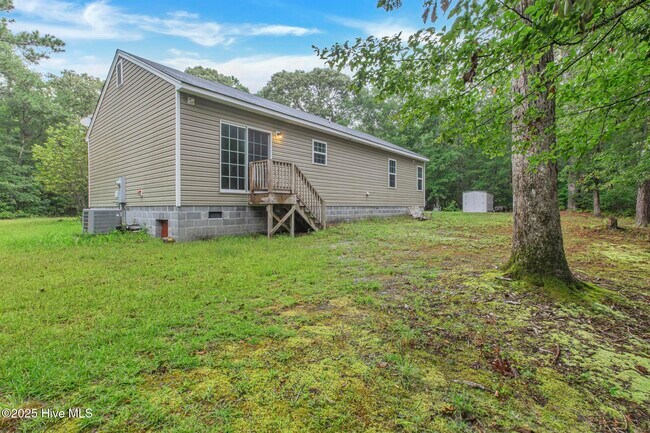 Building Photo - 394 White Sand Rd