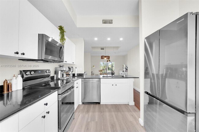 Building Photo - 738 NE 90th St
