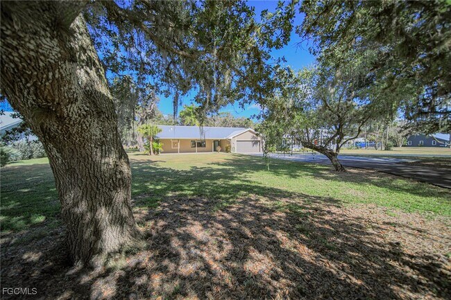 Building Photo - 1250 Riverbend Dr